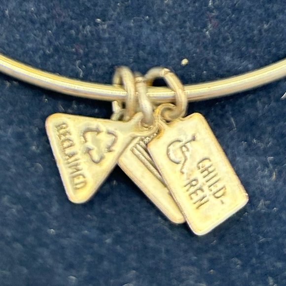 Beautiful Bracelet - Picture 3 of 3